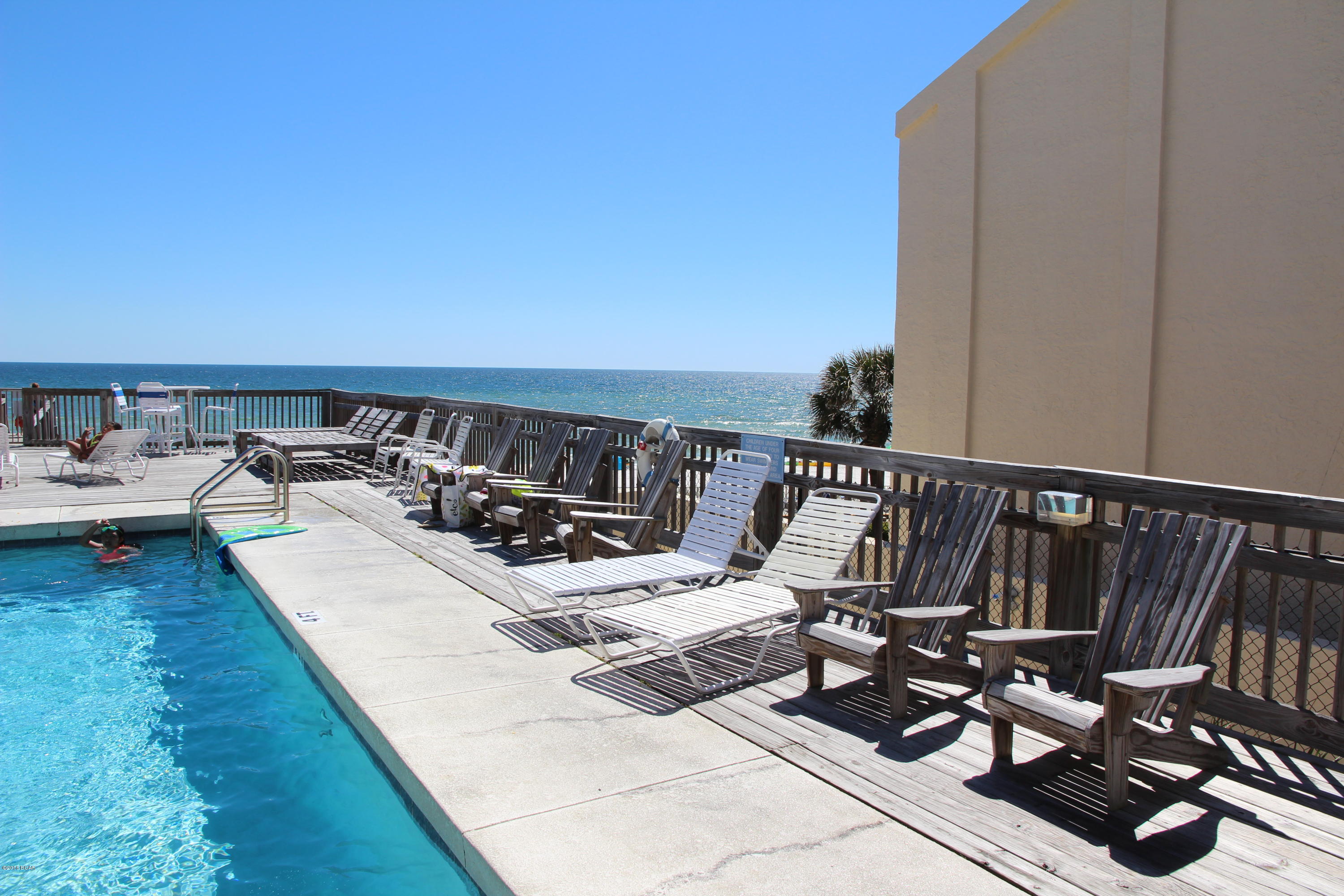 La Valencia Beach Resort - Land