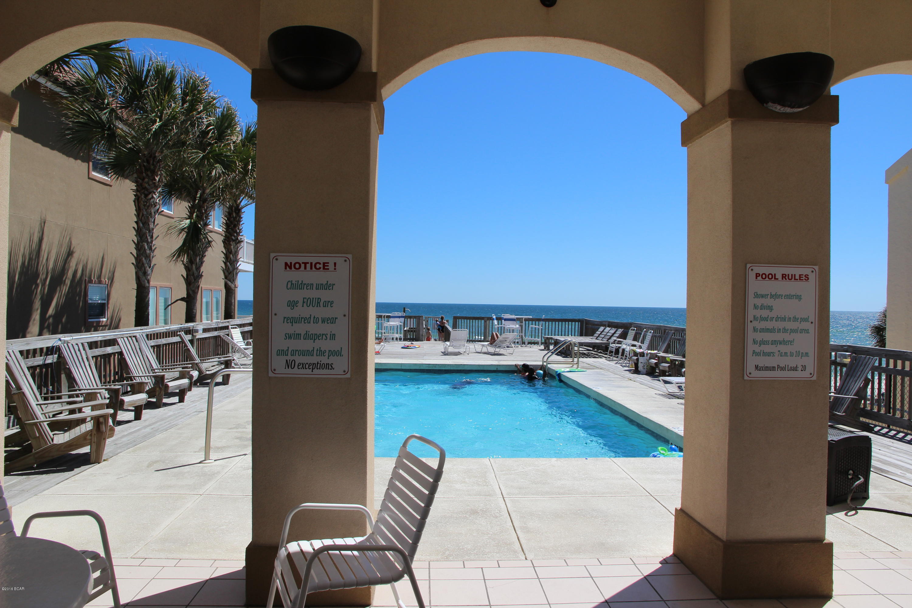 La Valencia Beach Resort - Land