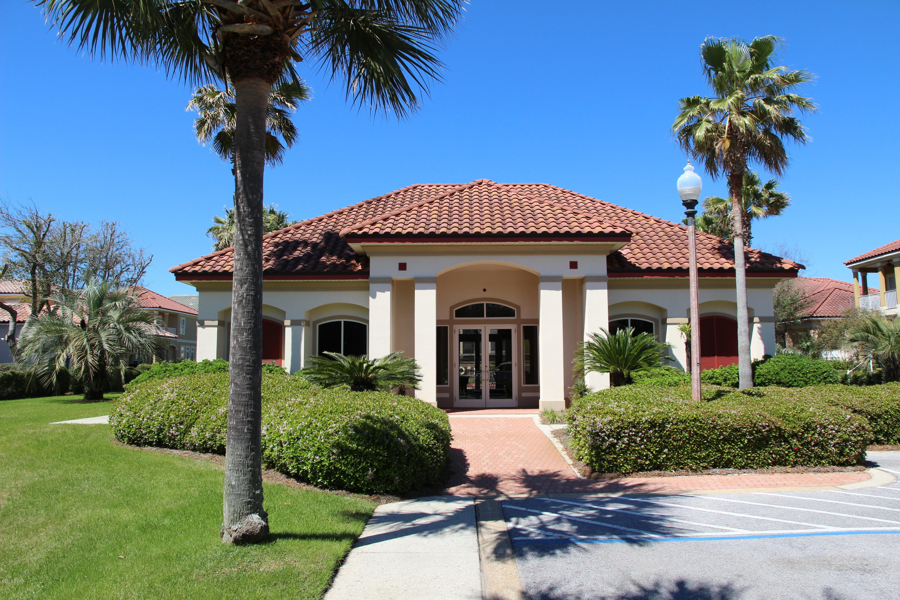 La Valencia Beach Resort - Land