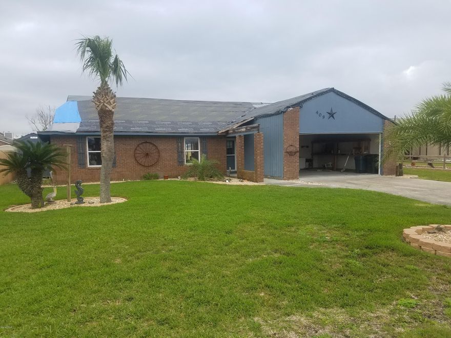 Multiple Offers. Highest and Best by Thursday @ Noon. Amazing Potential!! Ready for Rehab. Sheetrock and Insulation already removed. Beautiful swimming pool. Nice landscaping. Privacy Fence already complete. Custom Built outdoor grilling station. Cathedral Ceiling with brick fireplace. Over 1800sqft heated and cooled. Fantastic location.