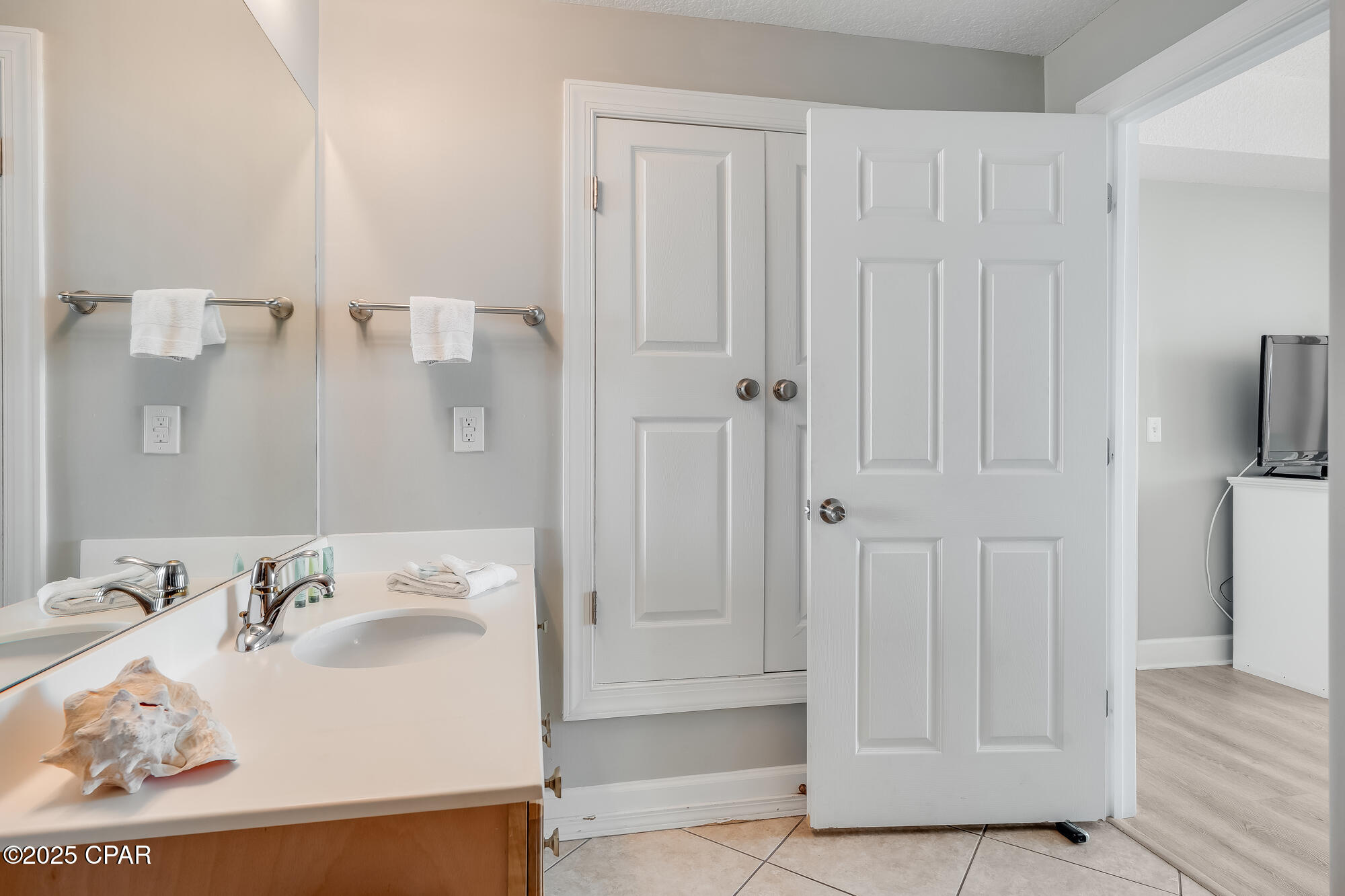 Tropic Winds - Residential