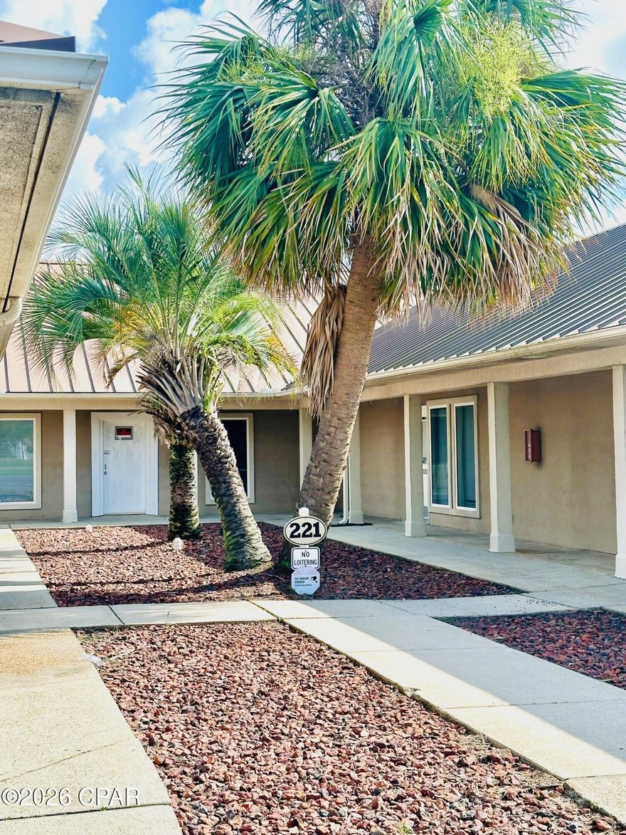 Cedar's Executive Center offers easy access, great visibility and signage, as well as close proximity to a wide range of commercial businesses including numerous national retailers. The site is in
close proximity to both Ascension Sacred Heart Bay and HCA Florida Gulf Coast Hospitals. Available for Sublease, Suite F contains +/-1320sf with four offices/exam rooms, waiting
room, admin area, breakroom, and two restrooms.