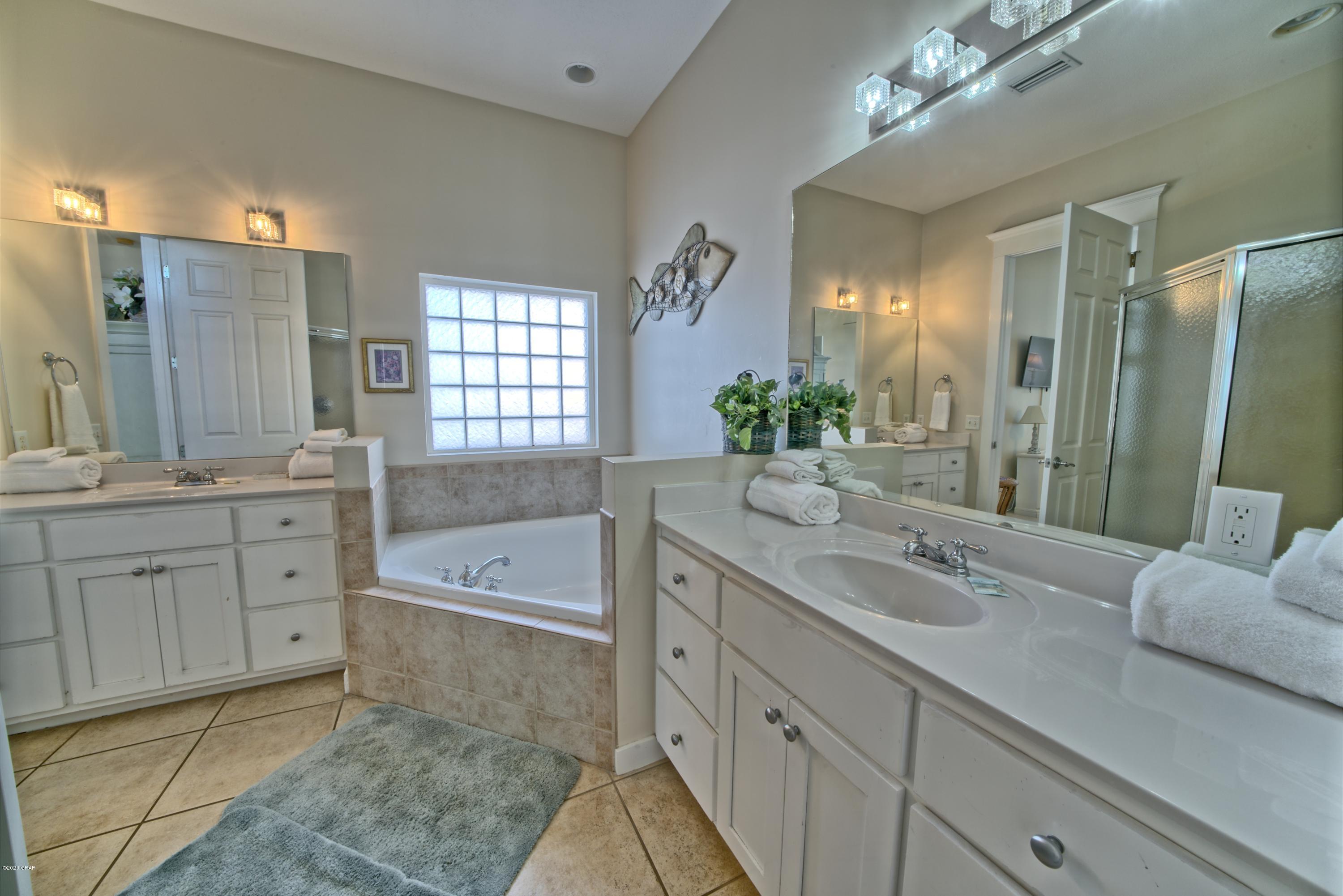 La Valencia Beach Resort - Residential