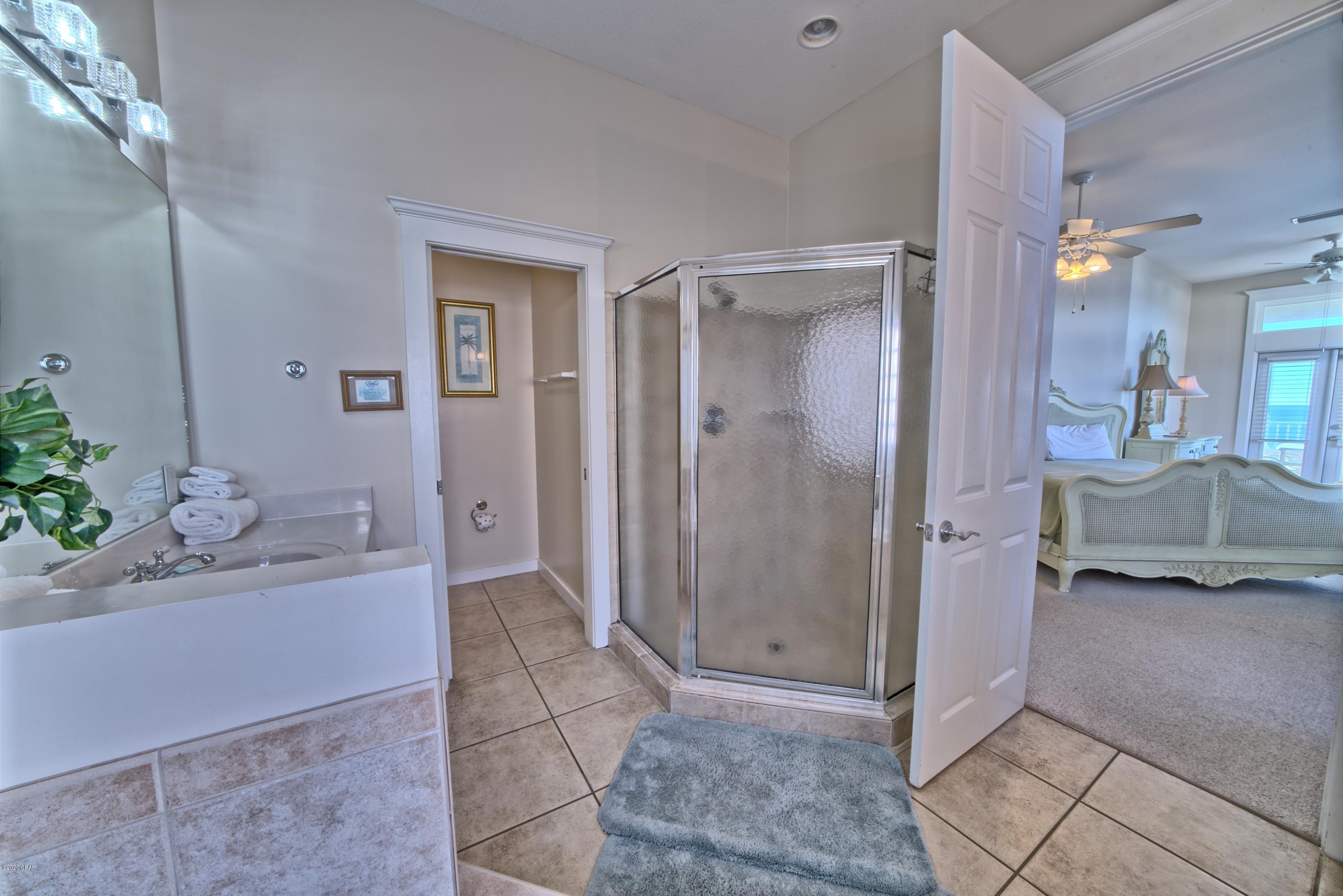 La Valencia Beach Resort - Residential