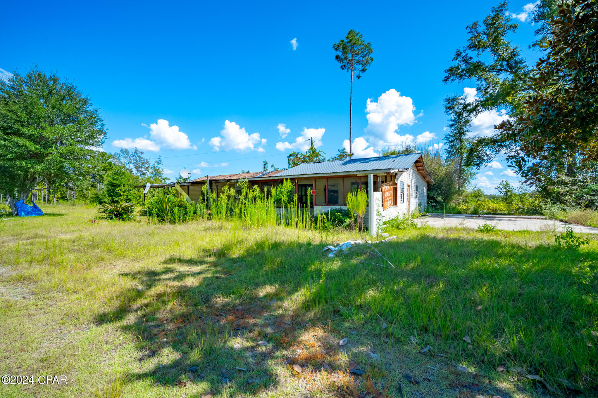 Compass Lake In The Hills - Land