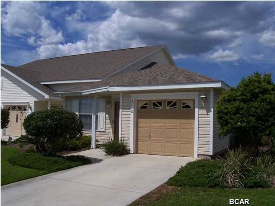 The Hammocks-Lynn Haven 2BR 2BA w/1 car garage, large spacious kitchen, screened patio, lawn service provided and community pool. NO PETS!