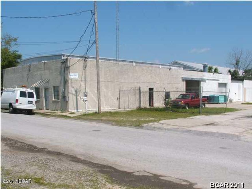 TWO ADJACENT INCOME PRODUCING PARCELS....

Reduced to Sell!  Long standing lease tenants with $2k monthly income.

IMMEDIATE CASH THROW OFF!

Offering includes Parcel ID# 18362-000-000