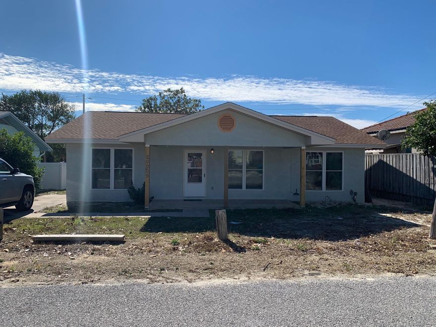 Great cottage in Laguna Beach on the West end of Panama City Beach, and only a block off of the beach. This home is a split bedroom 2 bedroom 2 bath home.