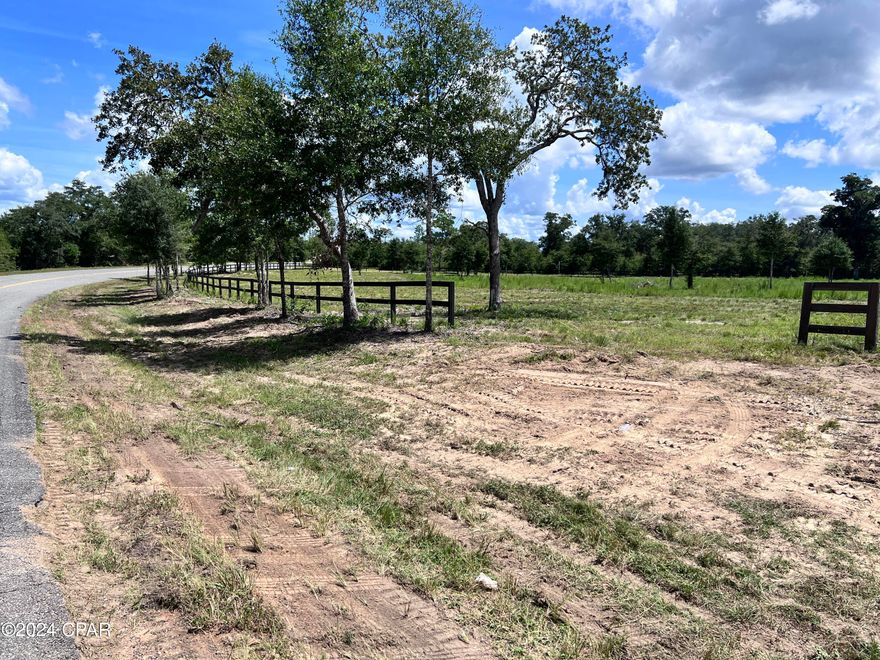 10.5 Acres cleared with new fence. Has approx. 2000' of paved road frontage.
10 miles from Hwy 79 in Vernon. Great place to build your dream home. Room for horses or livestock.