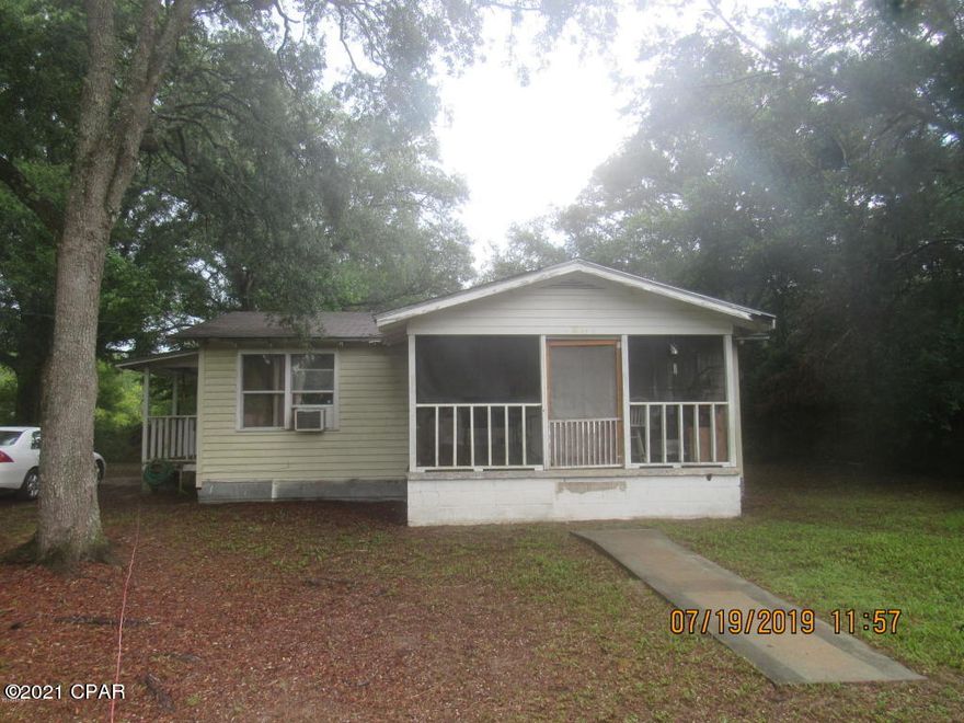 Investor's dream or starter home for the handy person. This 2/1 has great potential. Home has been rented for several years with steady income. Being just shy of Half an acre this parcel has plenty of room to add on.  Open floor plan. Close to Interstate 10 so easy to get around and  great fishing and recreational spots, Only a 45min drive to the beach. Property is surrounded by many cold water lakes and rivers and Ponce de Leon Springs are right down the road. There are also several State Parks near by to Camp, Kayak, Swim, ect.... call today to check out this diamond in the rough. Can be your next investment.