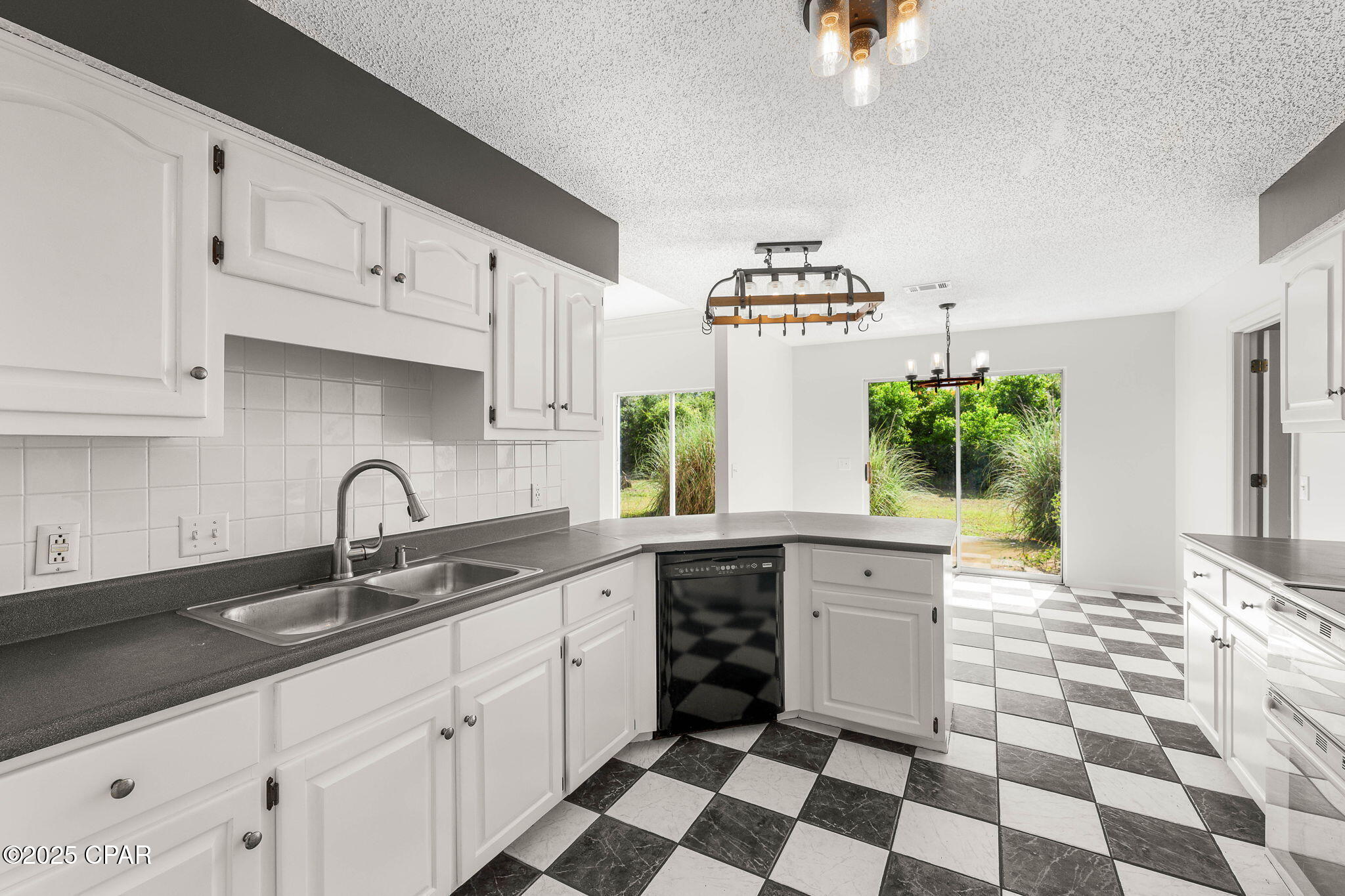 Colonial Est. - Residential