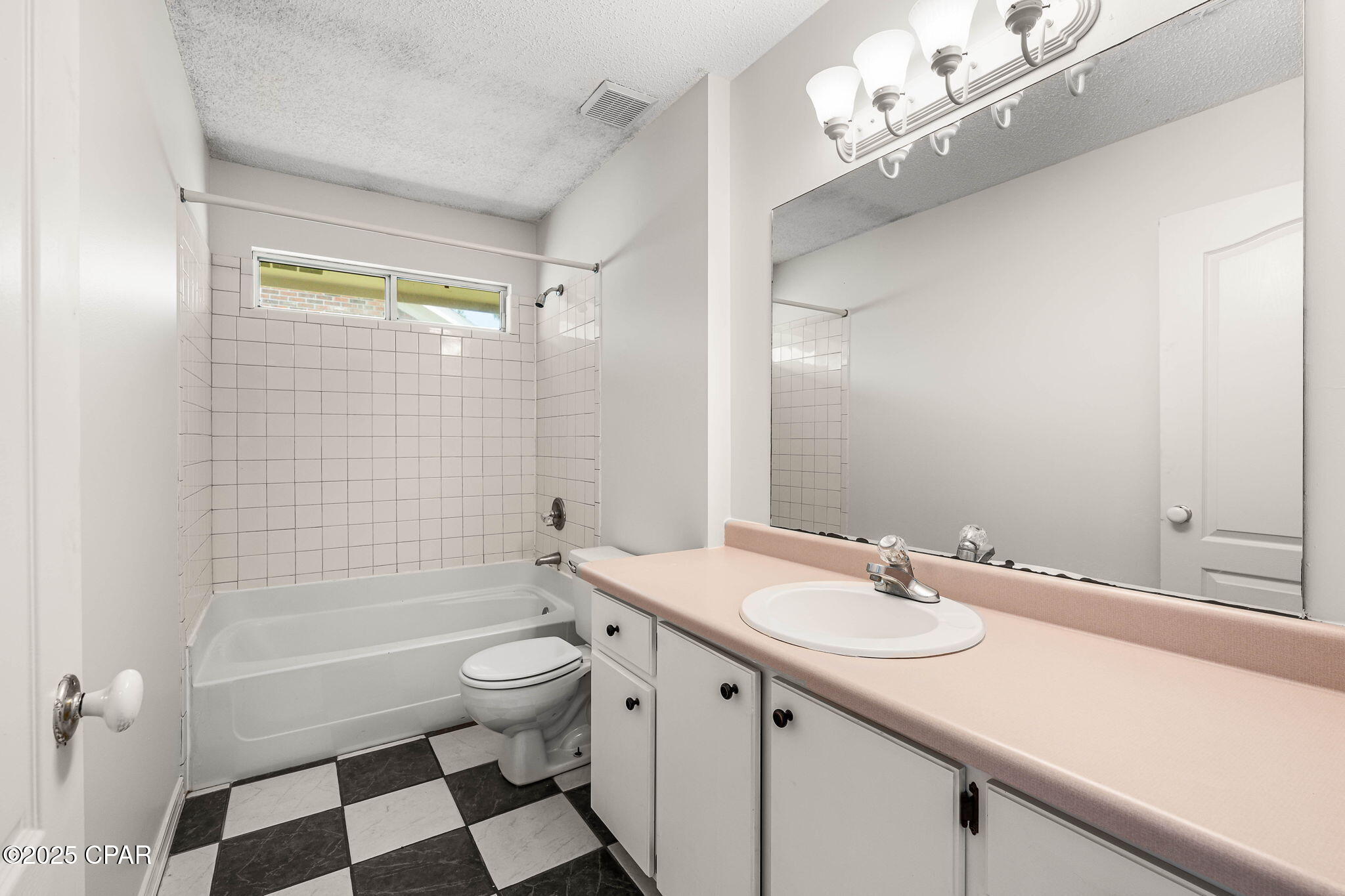 Colonial Est. - Residential