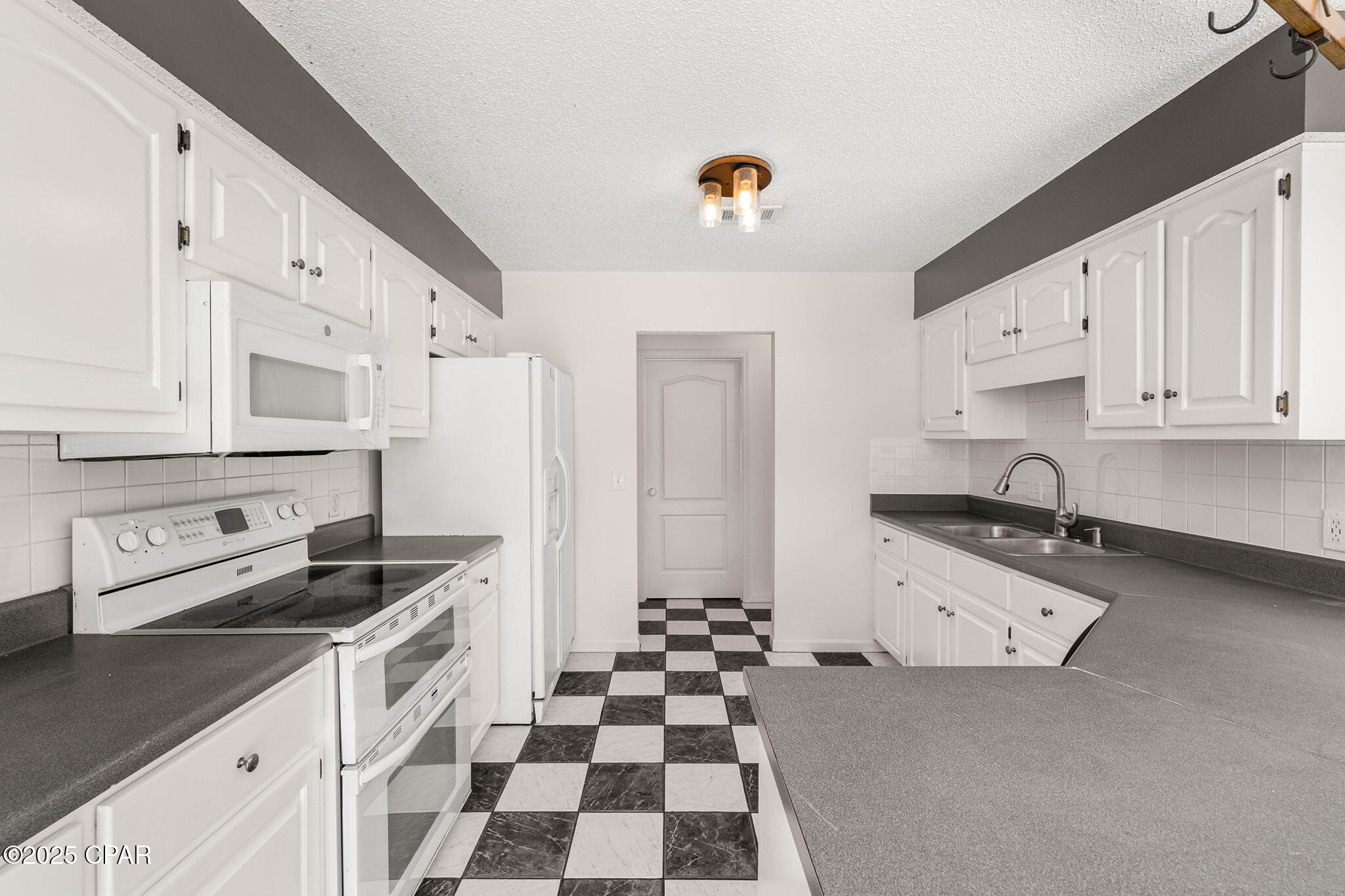 Colonial Est. - Residential