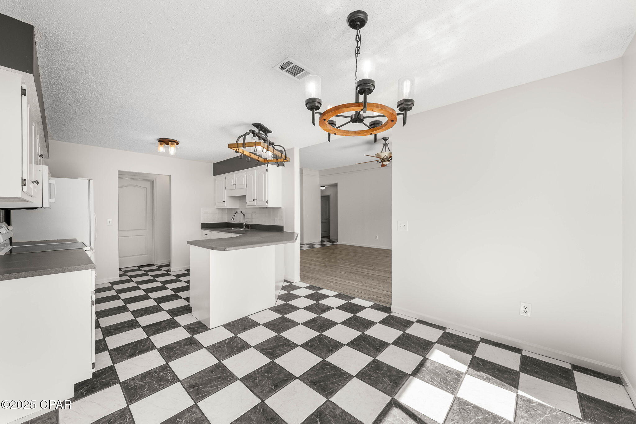 Colonial Est. - Residential