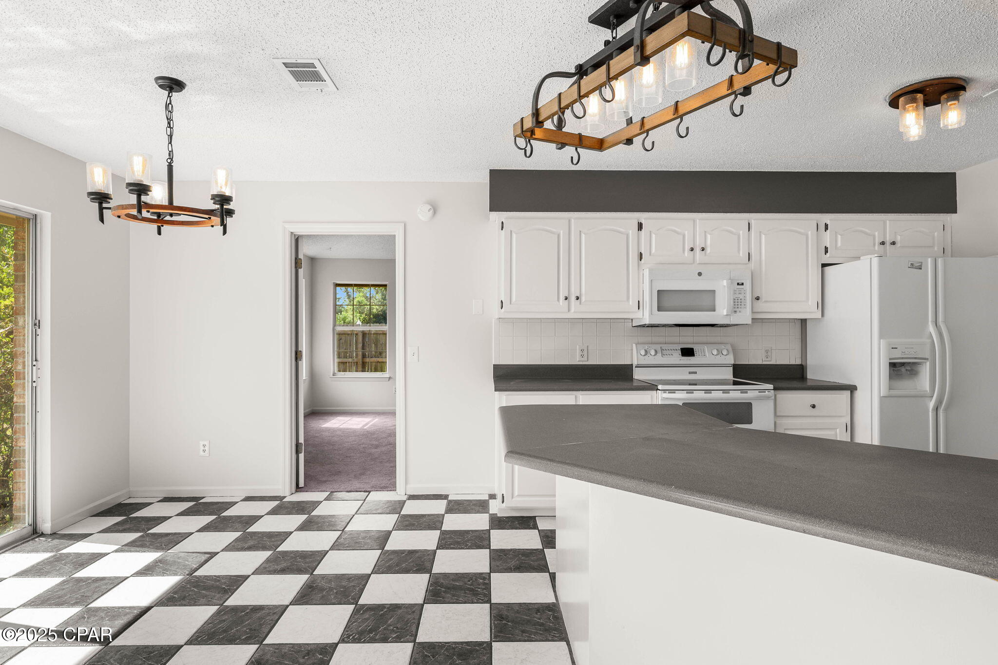 Colonial Est. - Residential