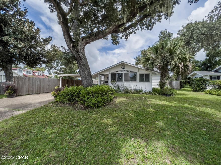 Wonderful Florida cottage in Historic St. Andrews.  Remodeled and designed to accent all the attributes of the perfect Florida cottage. Walking distance to all St Andrews offers with dining, shopping or strolling along the marina and wonderful parks. 

 Metal roof, cozy sunroom, carport, back deck and outbuilding with two rooms.

Zoned MU-2, great for rental opportunities too.

 Move in ready! Call to view.