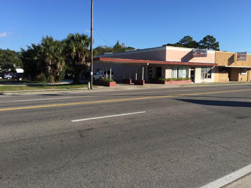 Perfect front office space on Harrison Ave  with great warehouse space. Plenty of parking.  You can't buy property and build for this price.