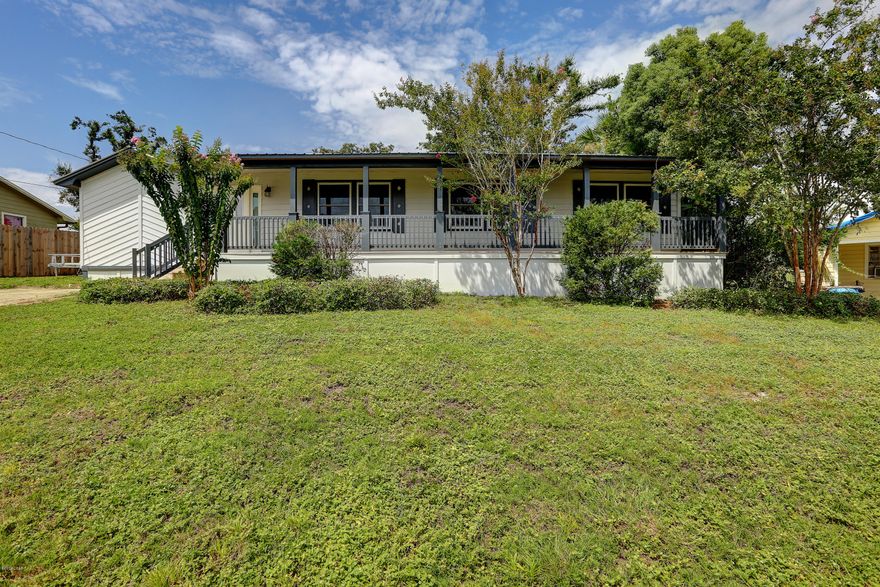 GREAT COVE HOME WITH A POOL AND ALL THE UPGRADES!  Like new!  New metal roof, all new stainless appliances in the kitchen, new windows, new doors, new bamboo floors throughout (driftwood finish), new paint inside and out, new fence in the backyard with a gate on each side and a POOL!  Nice, open floorplan, split bedrooms, everything is beautiful and the washer and dryer stay!