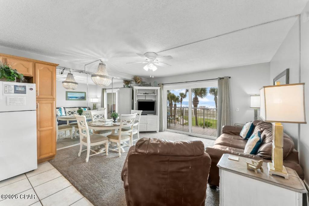 8743 Thomas Drive 207