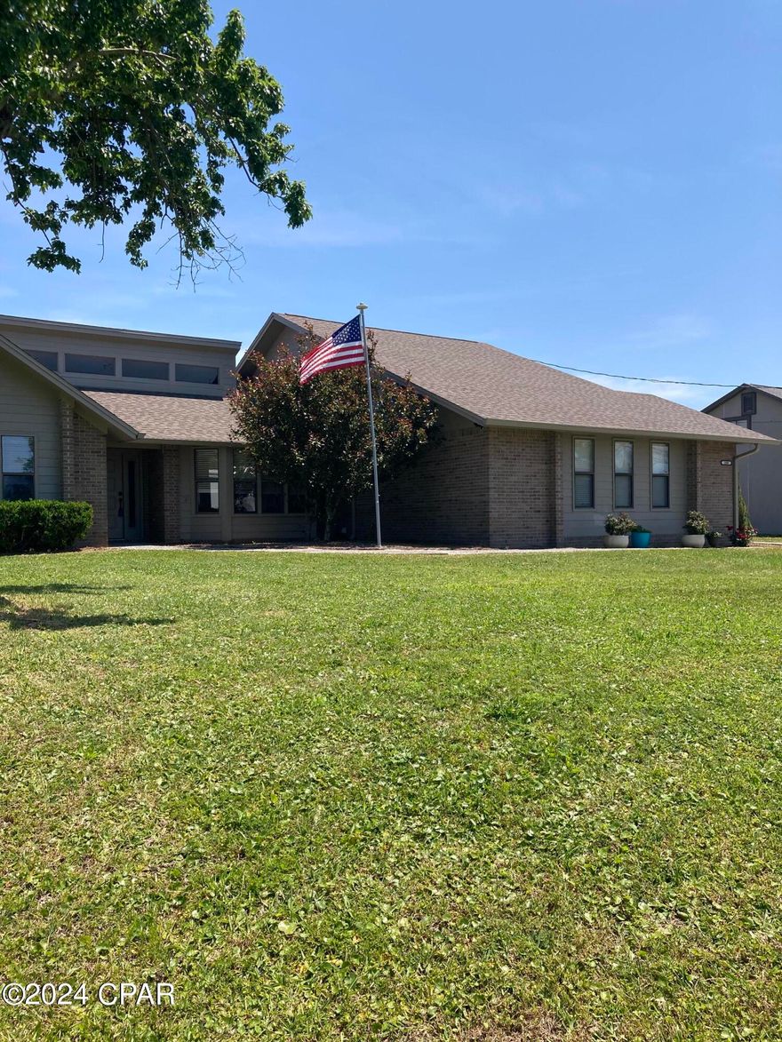 CURRENTLY UNDER CONTRACT, SELLER WILL CONSIDER BACK-UP OFFERS.
Spacious updated home in Northshore.  Open concept floor plan.  Great room, eat-in kitchen separate dining room and den with lovely shiplap detailing.  The kitchen boasts updated cabinetry, quartz countertops and a peninsula perfect for entertaining.  The master suite features a large walk-in closet, dual sinks and a private bonus area for a quiet retreat. The other bedrooms are on the other side of the room offering privacy. All the floors are luxury vinyl plank. Outside is a large level yard with plenty of room for a pool and toys.  The double car garage offers lots of storage.