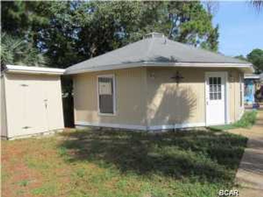 Cute octagon 2 bedroom, 1 bath cottage with storage and washer/dryer hookups.
