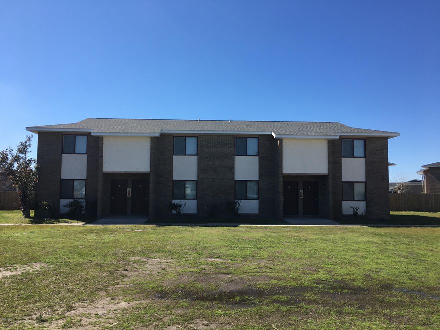 This townhome offers 2 Bedrooms and 1.5 Bath located near TAFB. Newly renovated. Open floor plan. Laundry room with washer and dryer hook ups off covered back patio. Rent includes water, sewer, trash, pest control, and lawn service.



*No Pets*