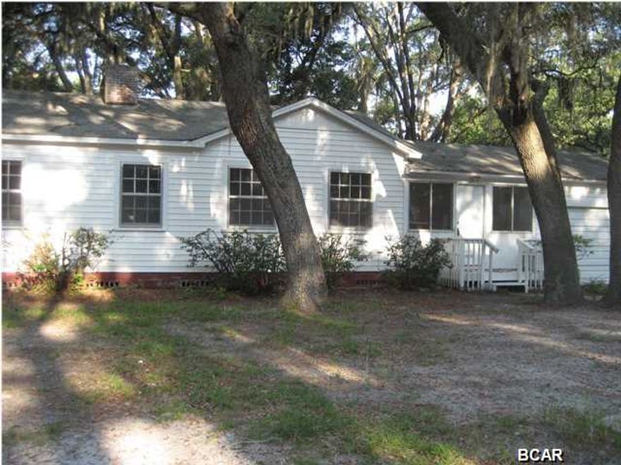2 bedroom, 1 bath home in the Cove. recently painted. Fenced yard, large moss covered oaks. Water/sewer/garbage included. Pets allowed(one dog under 25 lbs or 2 cats) with $350 refundable pet deposit.