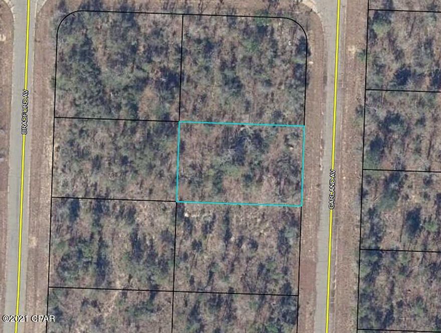 Residential lot in the subdivision of Sunny Hills. Sunny Hills has a golf course with clubhouse, lakes and parks for swimming and fishing. The neighborhood is quiet, yet close to stores and major highways.