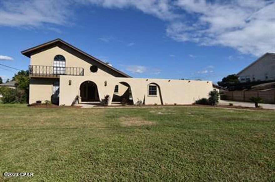 Beautiful Kings Point 4 bedroom pool home on canal. Owner will provide pool and lawn service, as well as routine AC service.REQUIREMENTS TO RENT: Primary Tenant MUST apply FIRST at https://fullsailrealty.managebuilding.com/Resident/rental-application/new/apply, we will run a background check and call you to set up a showing within 1 bus day. Visit our website to confirm availability and see all qualifications. ONLY IF YOU DECIDE TO RENT after your showing, we will charge app fees and complete final approvals prior to Lease signing. All Tenants over 18 must submit applications for approval. Call the OFFICE for questions.
