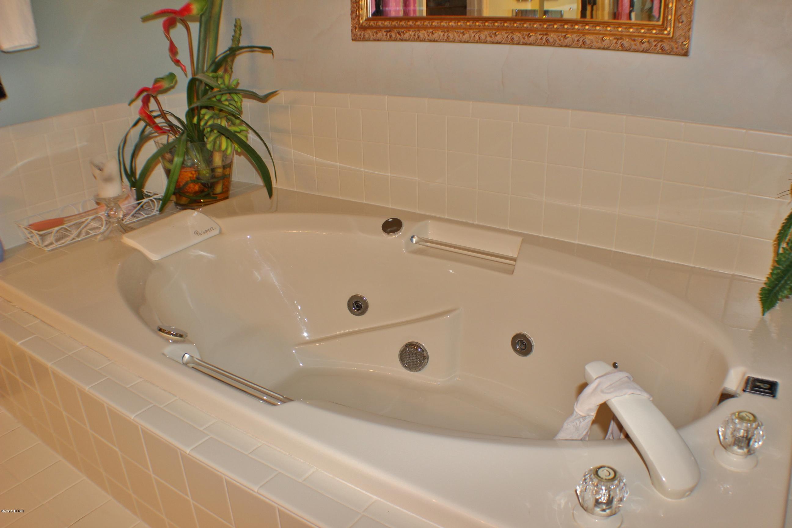 Summerwinds Condo - Residential