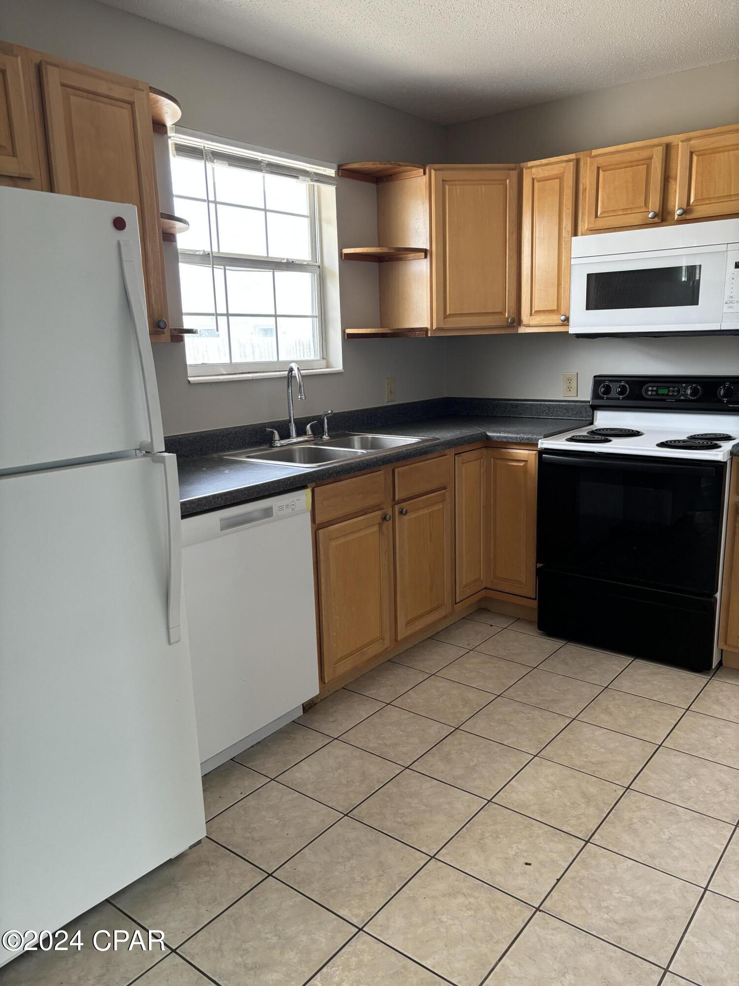 [No Recorded Subdiv] - Residential Lease