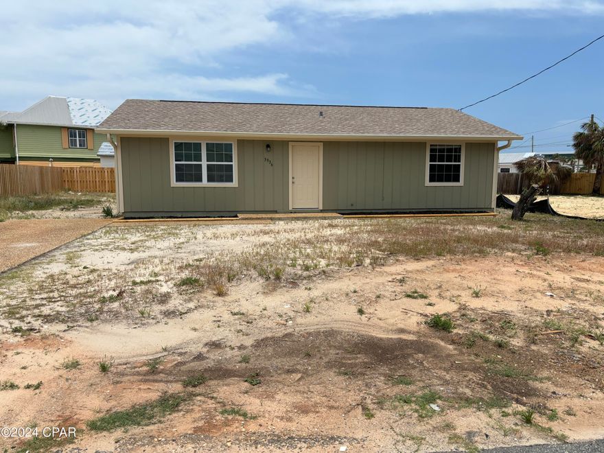 Cute 2 bedroom/1.5 bath home off Thomas Drive, near Treasure Island. Fresh paint, vinyl plank floor.
recently replaced A/C, No pets please.