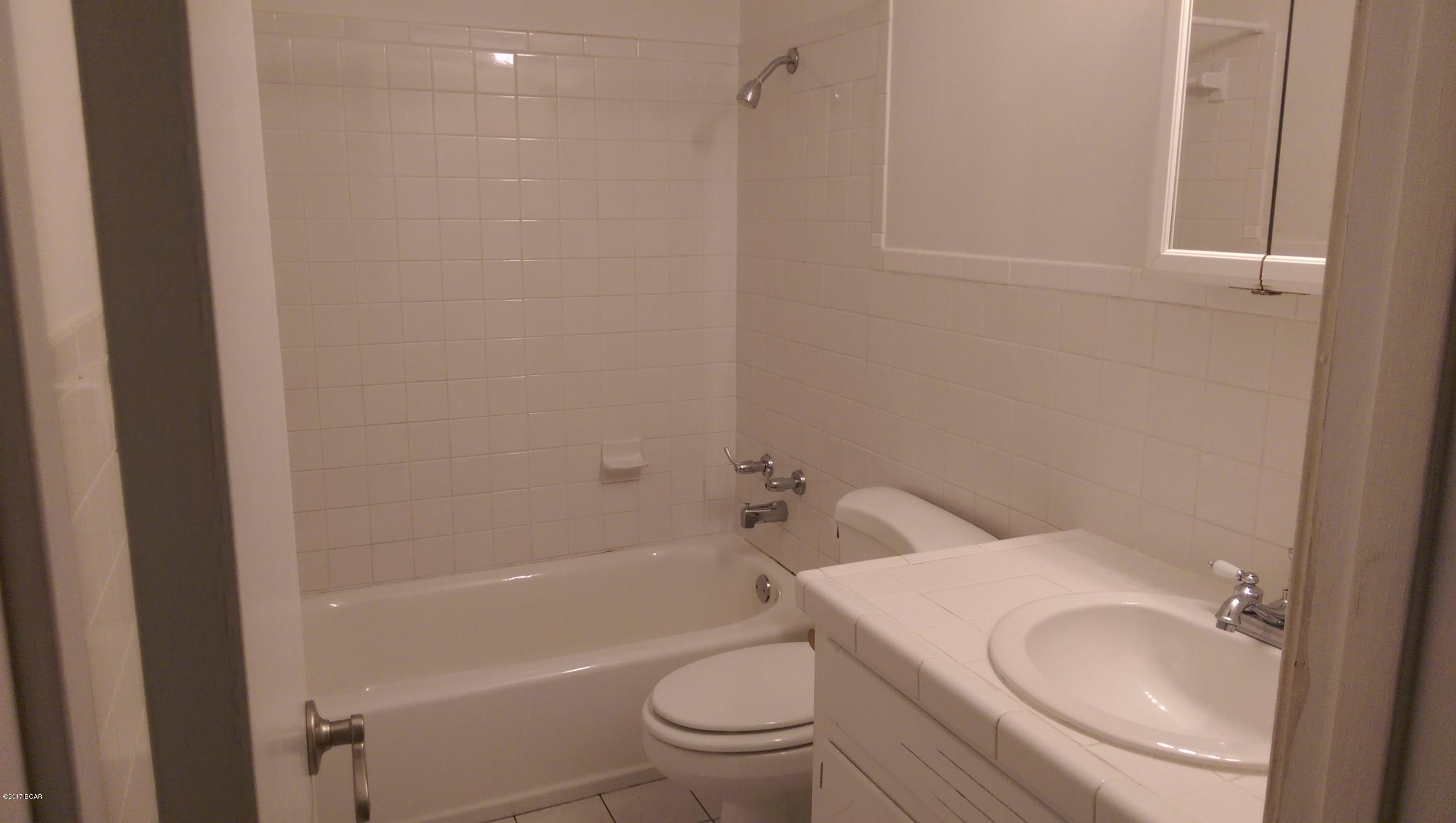 Lannie Rowe Lake Estates U-10 - Residential Lease