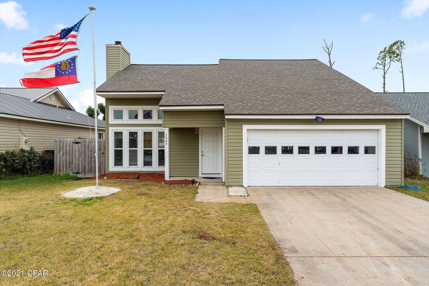 CURRENTLY UNDER CONTRACT, SELLER ACCEPTING BACKUP OFFER  Don't miss this great opportunity, this home sits in an established neighborhood and is walking distance to the fire station, restaurants and the elementary school. When you first enter this home you will notice a large open living room with high vaulted ceilings welcoming in all the natural light. Also a wood burning fire place and plenty of room for seating. In the kitchen and dining area you will have a view of the large back yard. The large master bedroom is downstairs featuring solid laminate vinyl flooring, a large tile shower with a view of the back yard. 

Upstairs you will find 2 additional good sized bedrooms and a full bathroom. one bedroom has an over sized closet that could double as a hide away office. Call for a showin