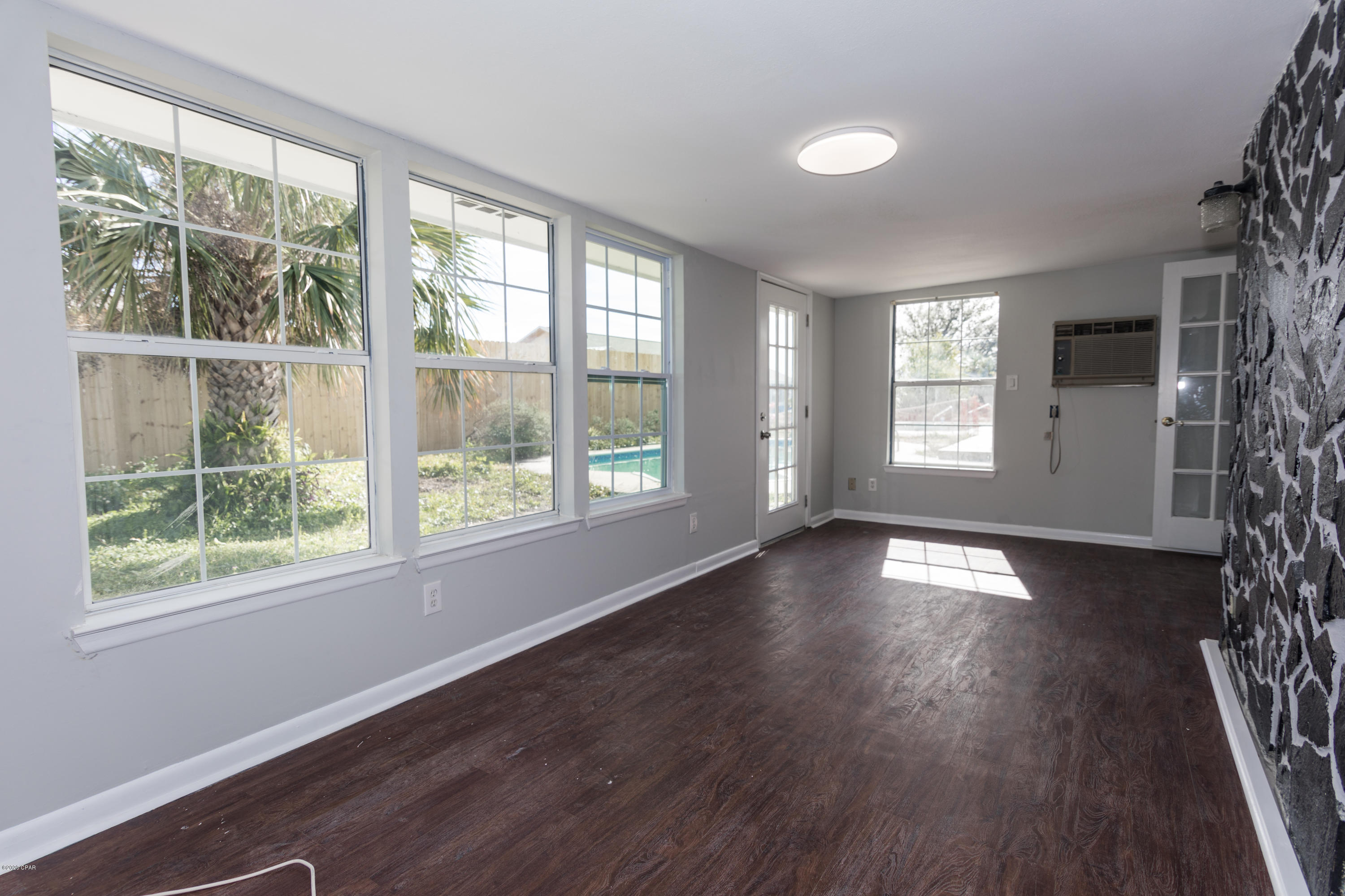 Venetian Villa 1st Add Replat - Residential