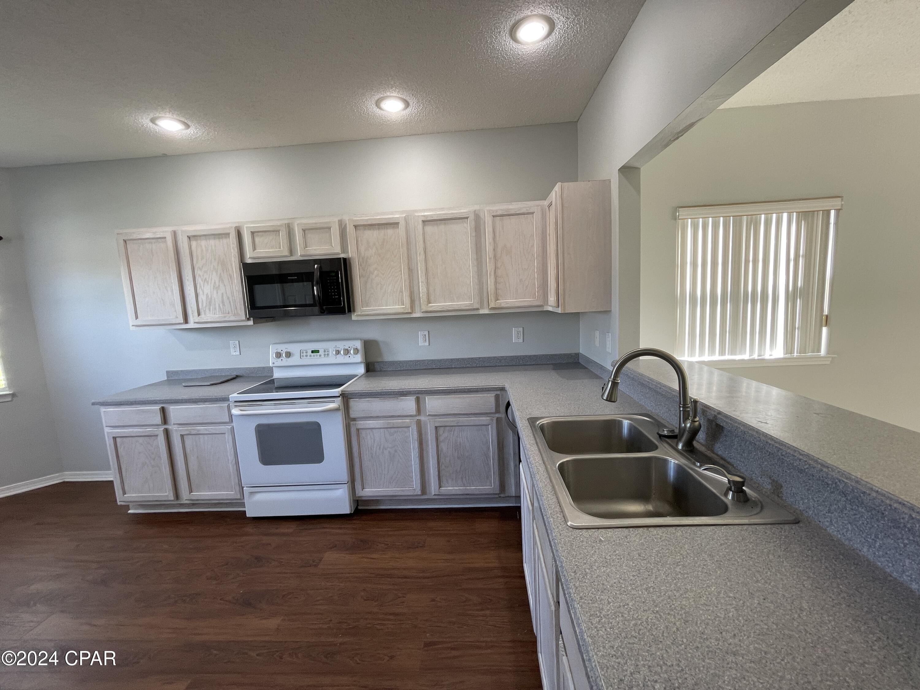 Hammocks Phase I - Residential Lease