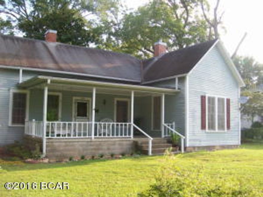 Vintage Home. 1925 3 bedroom home with 1 bath. Floor plan also works nicely as a 2 bedroom with a sitting room or den. Big front porch where you can relax at the end of the day with a big glass of sweet tea, lots of room for a nice big swing and wicker chairs too! The kitchen opens to screened back porch and fenced in yard. Desirable large corner lot in the City with plenty of back yard privacy. Convenient location, walk to the public library! Note: Fireplaces not working fireplaces. Being sold AS IS. Complete renovations on this diamond in the rough. Square footage and lot size per JCPA website, buyer to verify.