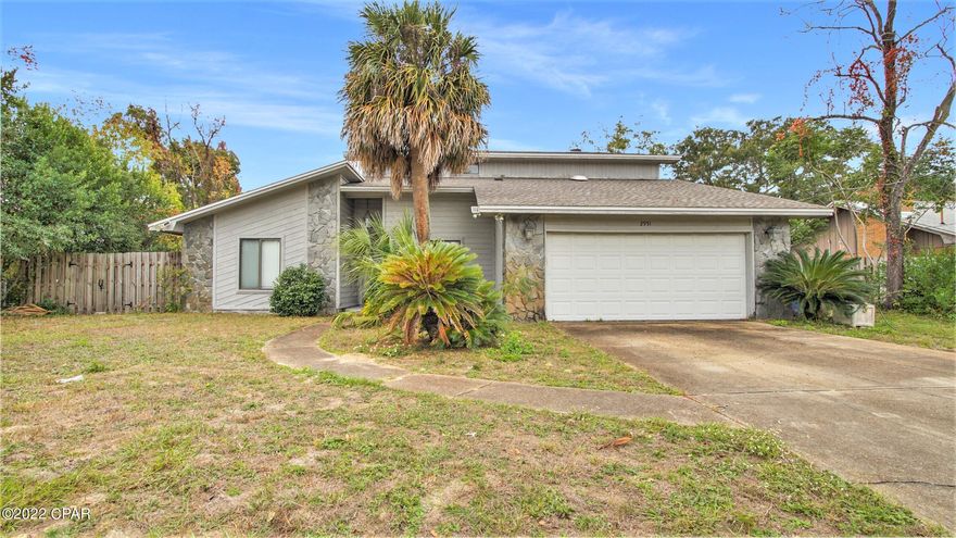 LARGE HOME IN KINGS RANCH WITH IN-GROUND POOL! The interior features 3 bedrooms, 2 baths, 2,253 SqFt, a semi-open split floor plan (great for entertaining), ample natural light, a huge living room overlooking the pool, a den with wood burning fireplace, an eat-in kitchen, a dining room (could also be a sitting area) & an interior laundry room. The kitchen boasts a breakfast area, stainless appliances, granite counters & a built-in pantry. The XL master suite allows for King Size furniture & has a walk-in closet and a sitting area. The adjoining bath has a Jacuzzi tub, separate shower & plenty of cabinets. The exterior features an in-ground pool with pool deck & pavers, a newer roof, a large back porch (perfect for outdoor enjoyment a privacy fenced backyard & an 85x145 lot. No HOA! X Flood Zone! Call today for a private preview.