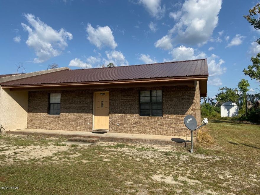 1bd, 1bath 850sqft, no pets. All new paint & flooring! Large laundry room, w/d hook-up.

Garbage, lawn maintenance, and pest control provided by owner.