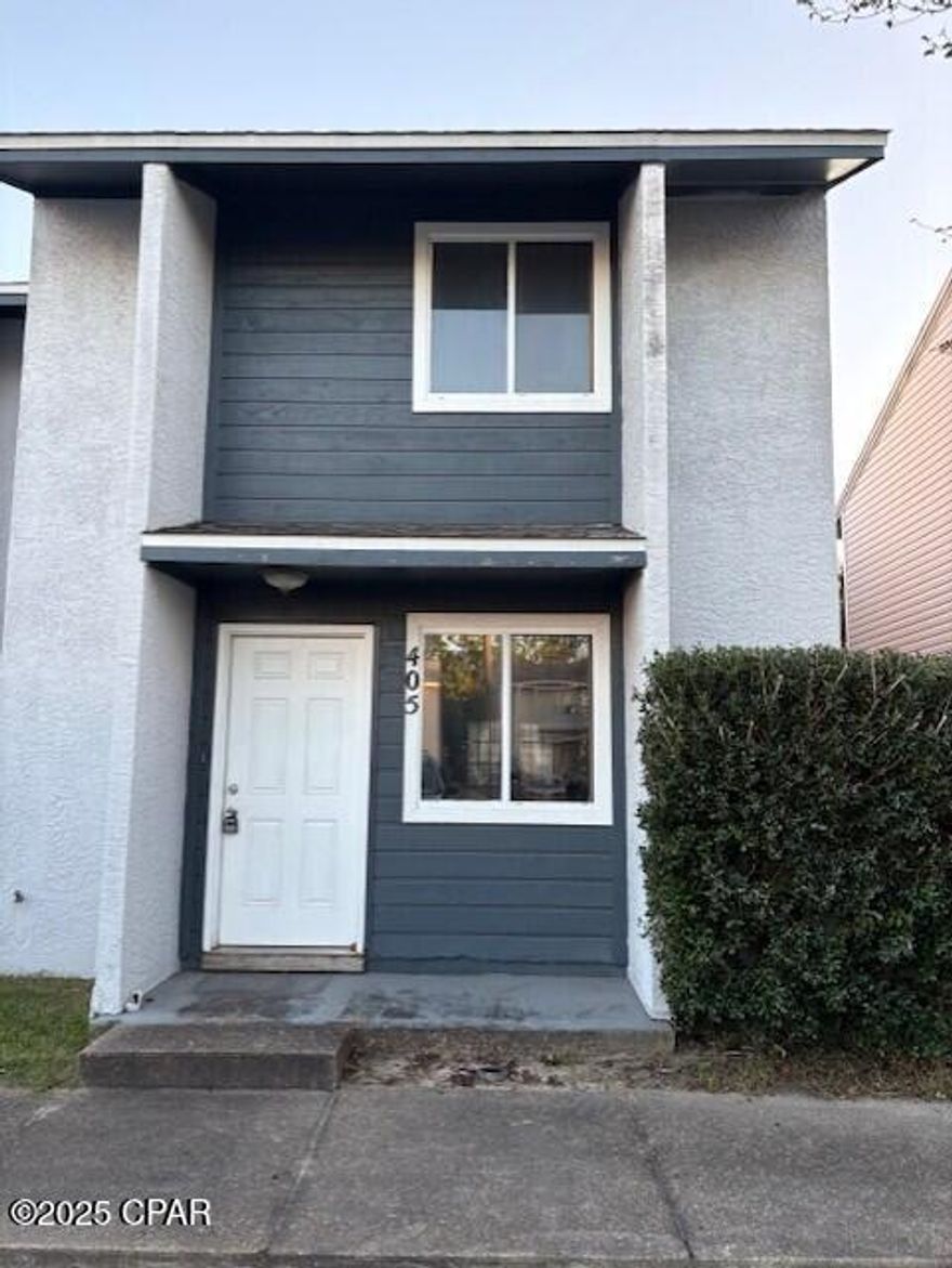 Centrally located, close to Shopping and Restaurants. This townhouse is in the best School District in town. Its a short drive to Panama City Beach, to Tyndal Air Force Base, to 23rd Street and to 15th Street, both business hubs. 
The area is peaceful and quiet. 
Home is built with comfort and convenience in mind. Very suitable for a small family.