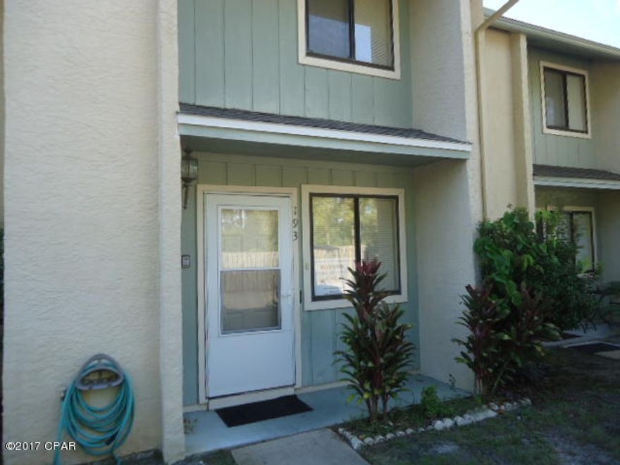 Age, SF, and dimensions approximate.