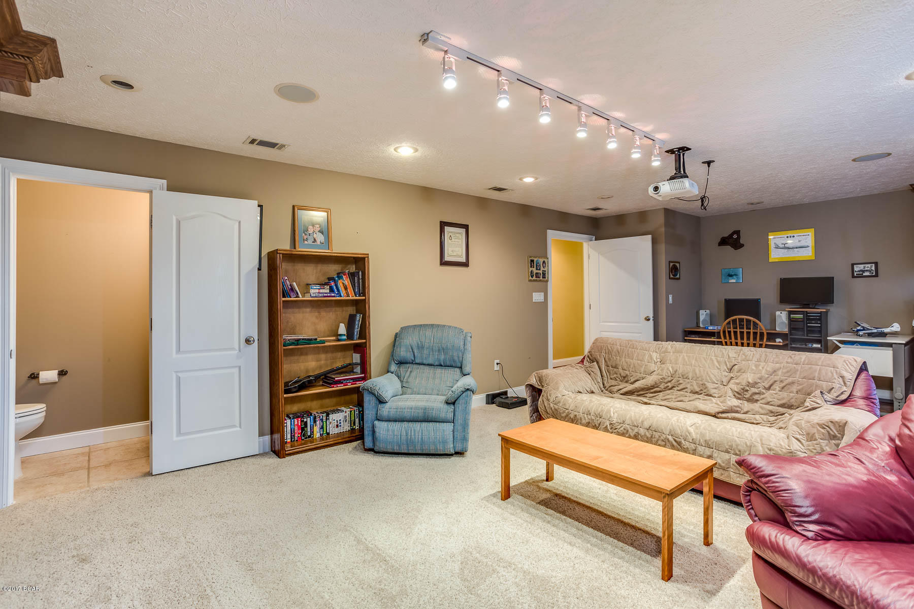 Kirkland Manor - Residential