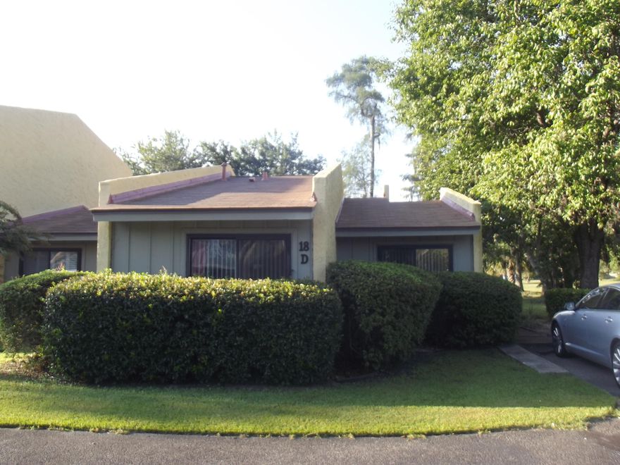 3 BEDROOM 2 BATH TOWNHOME W/DEN, OPEN PATIO COURTYARD W/PRIVACY FENCE AND COMMUNITY SWIMMING POOL.

CLOSE TO 23RD AND 15TH STREET!

NO PETS!