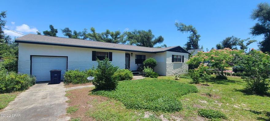 Charming home in the coveted Cove neighborhood. This home is located on the highly desirable Hollis Ave and features an over sized lot with access to the back via alley way. This yard has room for a pool, carriage home or in-law suite. The interior of the home is an open canvas. Original Wood Floors lay beneath the current flooring, with a little imagination this home has the potential to be a show stopper.