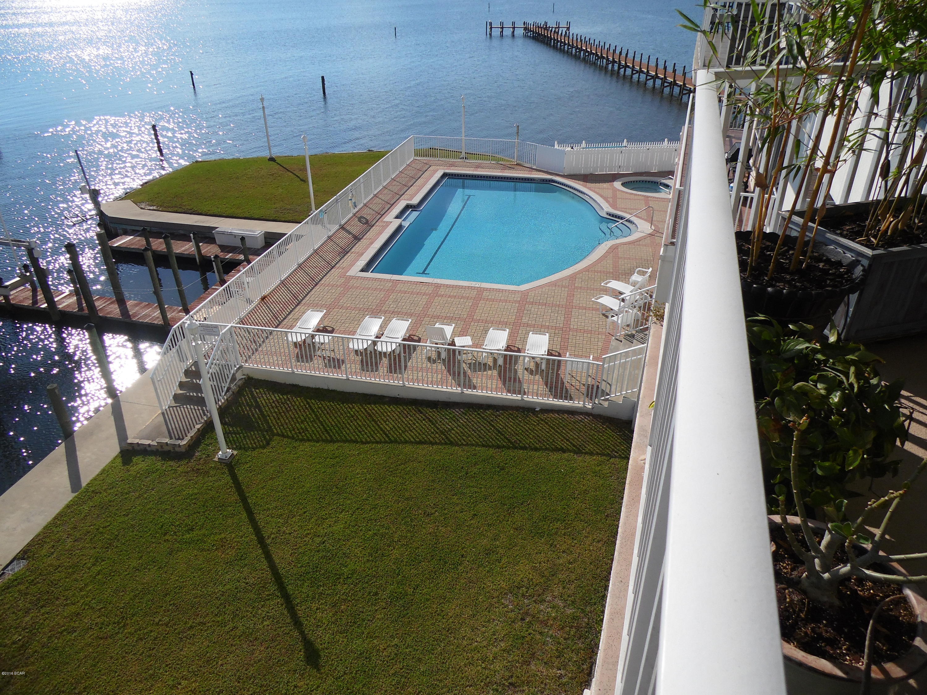 Marina Bay Condo - Residential