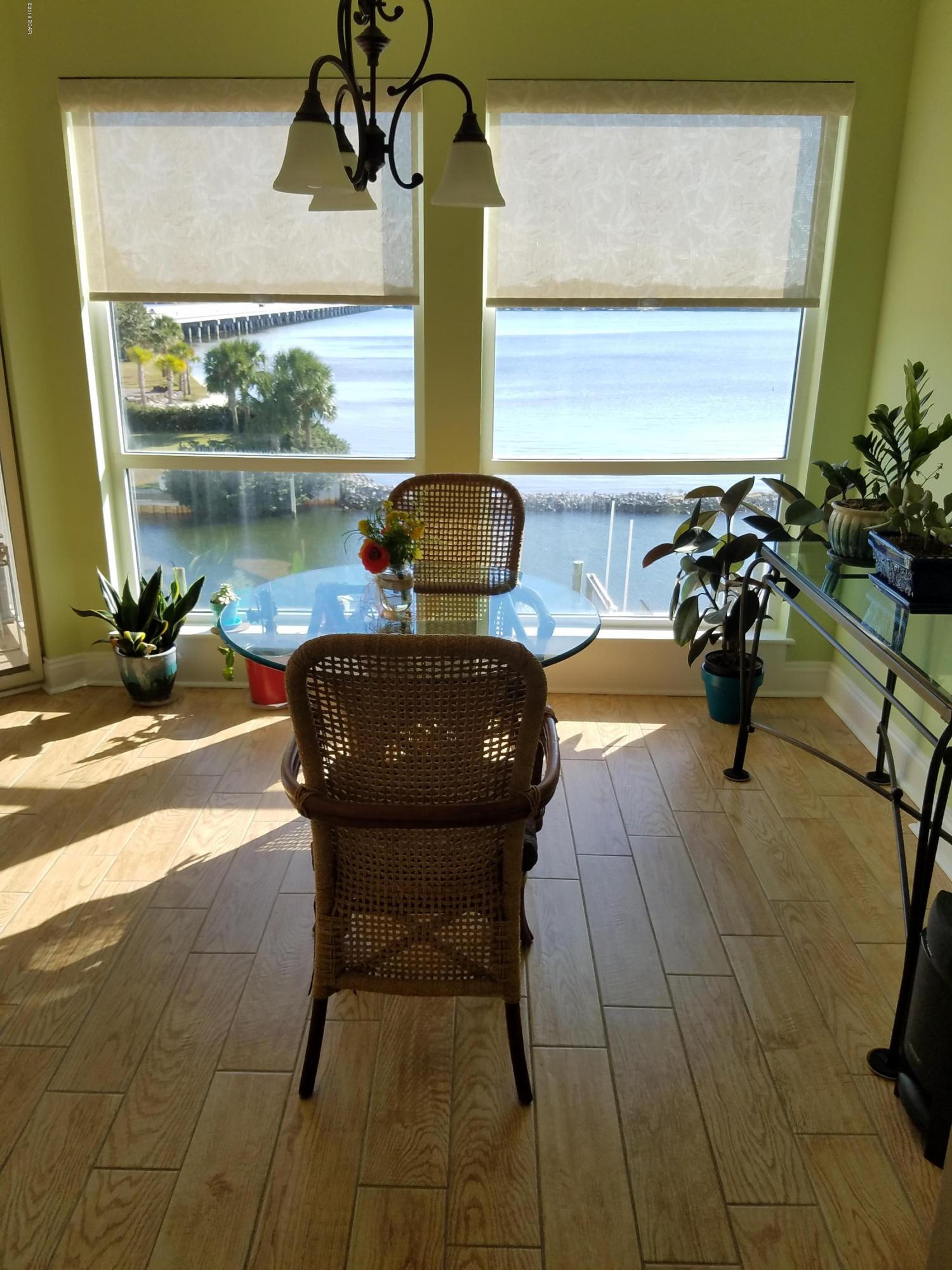 Marina Bay Condo - Residential