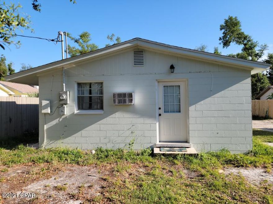 Furnished hidden Gem!  This a 1 bedroom, 1 bath Cottage like home located in the ''Cove '' area of Panama City.  Water, sewage, garbage included with rent.  Tenant is responsible for Electric and yard maintenance.  Convenient to the Bay Medical, shopping, parks, downtown shopping and eateries.