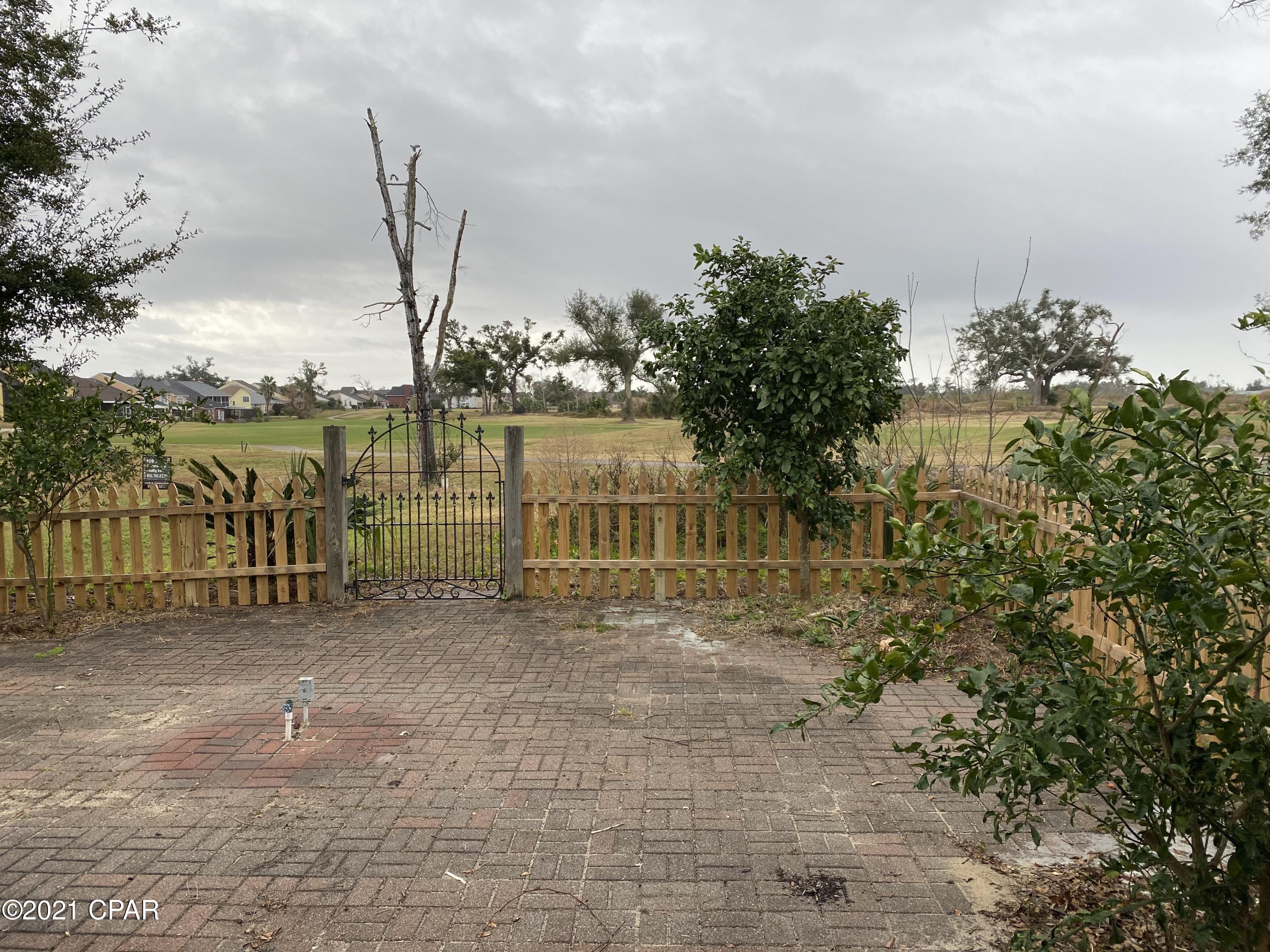 Tropical Bay - Residential