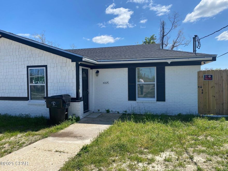 Newly renovated duplex offers 2 bedrooms and 1 Bath, located in Springfield. The property offers a fenced backyard and a back patio for each unit and washer and dryer hookups in the storage area.