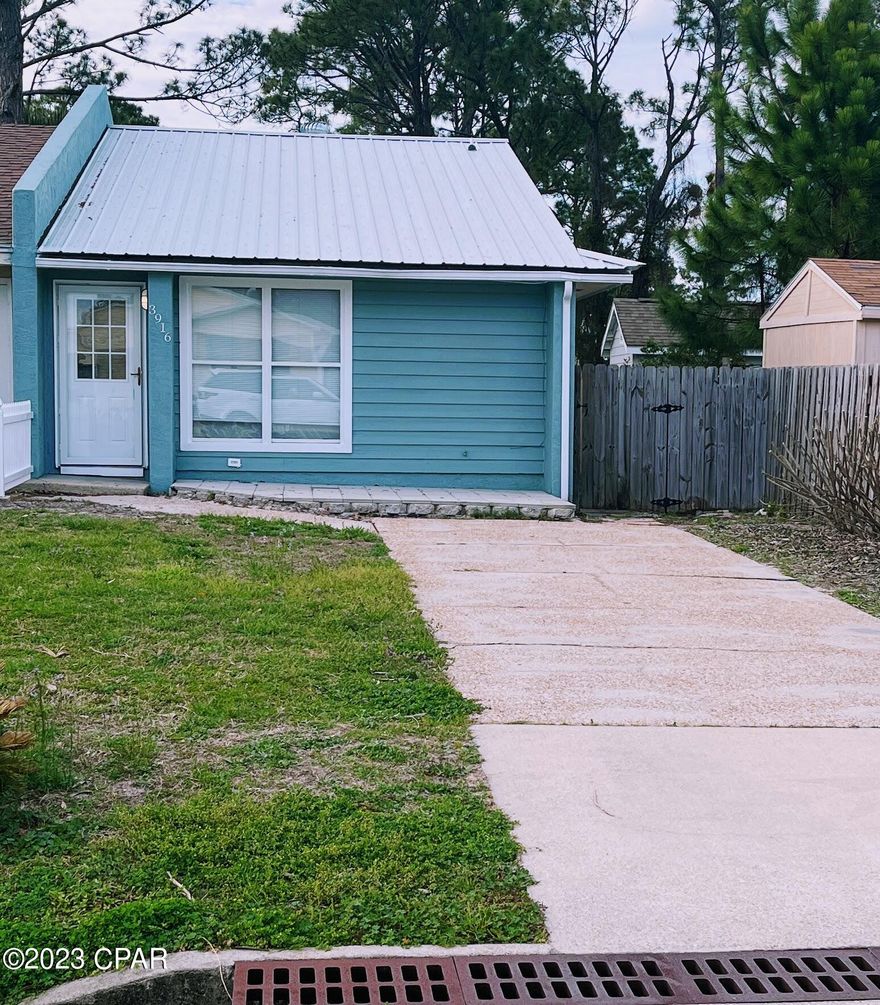 Beautiful furnished 2 bedroom 1 1/2 bath walking distance to beach, entertainment and restaurants. Near Public boat ramp. Private fenced back yard. Tenant responsible for all utilities. Small pets only. This property is also available unfurnished.